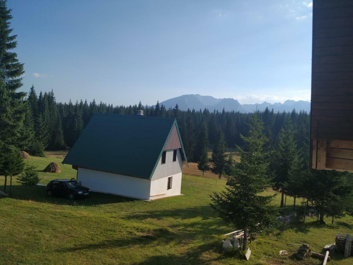 House In Forest Жабляк Экстерьер фото