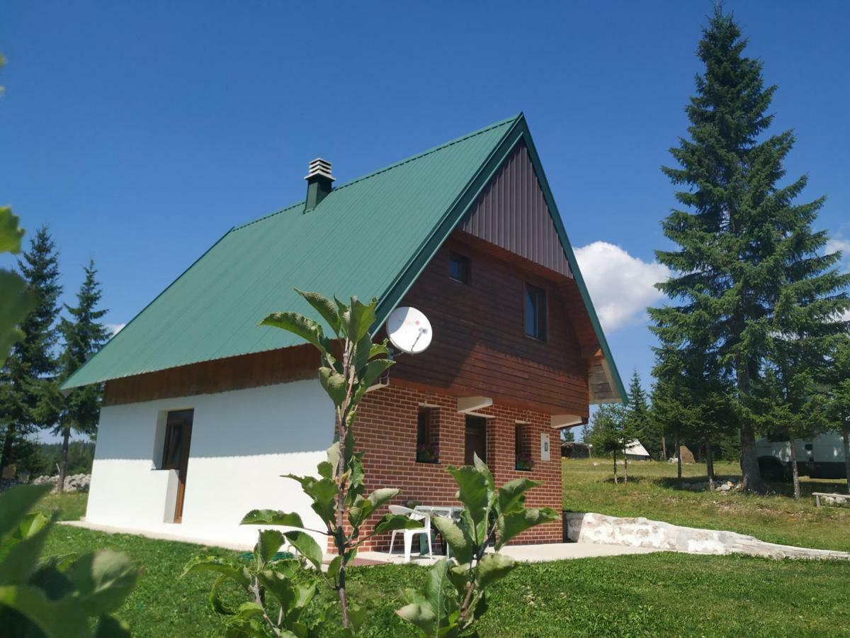 House In Forest Жабляк Экстерьер фото
